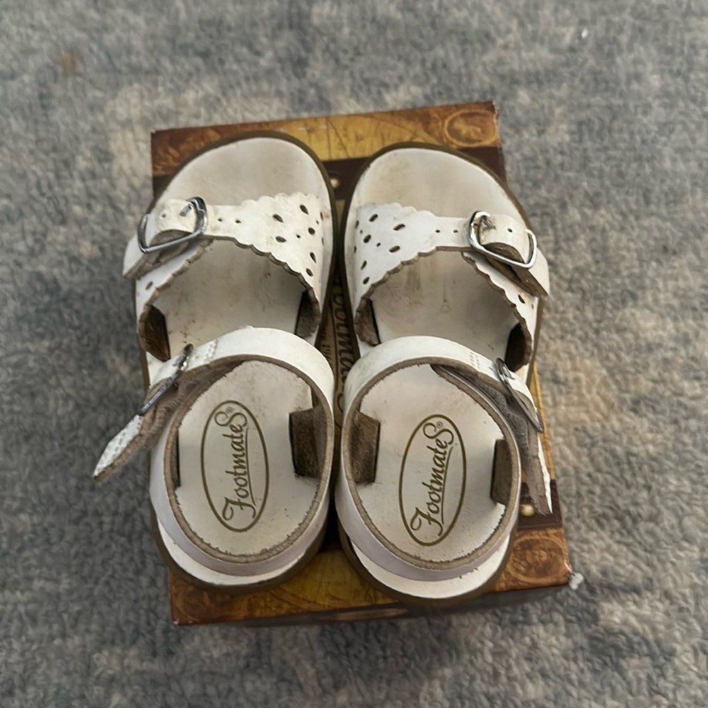 Footmates toddler girl white sandals size 6.0